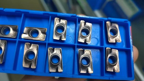 Carbide Precision Apmt1604 Cnc Milling Inserts ایده آل برای برش فولاد ضد زنگ در محیط های حرفه ای فلزکاری